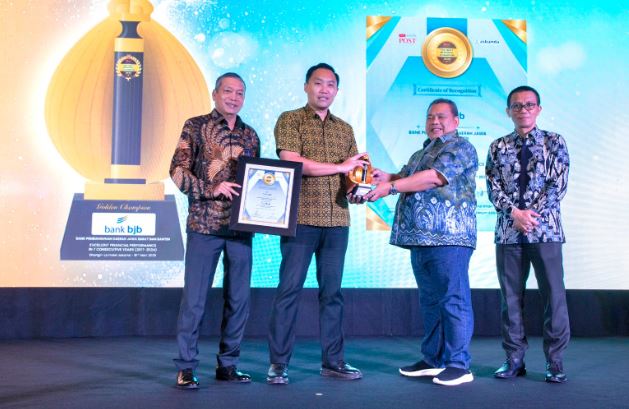 <p>bank bjb berhasil meraih dua penghargaan bergengsi dalam The Asian Post Awards 2025, termasuk predikat Financial Regional Champion 2025. Pengakuan ini mencerminkan komitmen bank pembangunan daerah dalam mendorong ekonomi lokal secara berkelanjutan.</p>
