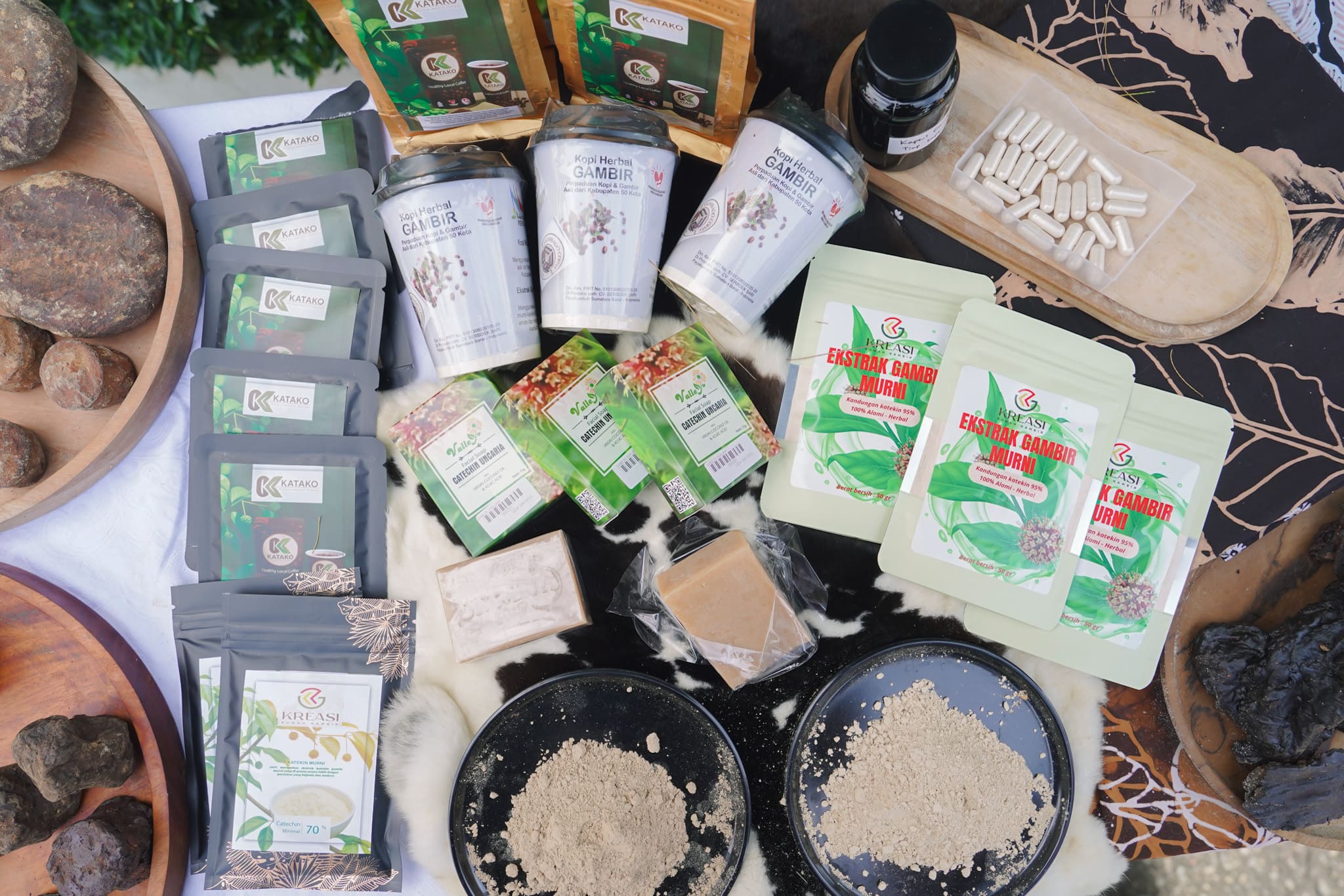 <p>Sebanyak 27 ton produk gambir kualitas premium akan diekspor ke India dengan nilai ekspor mencapai USD102.600 atau setara Rp1,72 miliar. (Dok. Kemendag)</p>
