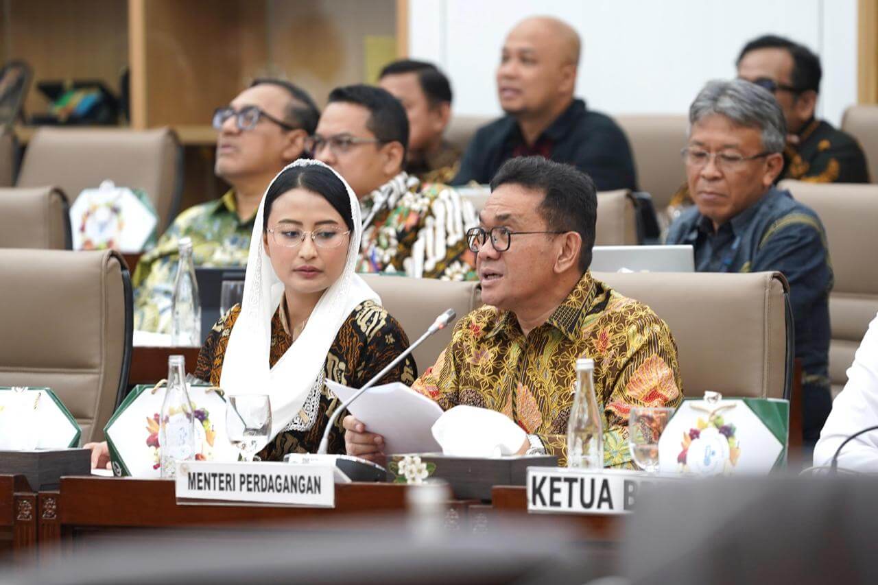 <p>Menteri Perdagangan Budi Santoso menyampaikan usulan tambahan anggaran Kementerian Perdagangan Tahun 2026 sebesar Rp886,64 miliar kepada Komisi VI Dewan Perwakilan Rakyat (DPR) dalam Rapat Kerja di Senayan, Jakarta, Rabu, 16 Juli 2025. (Dok. Kemendag) </p>
