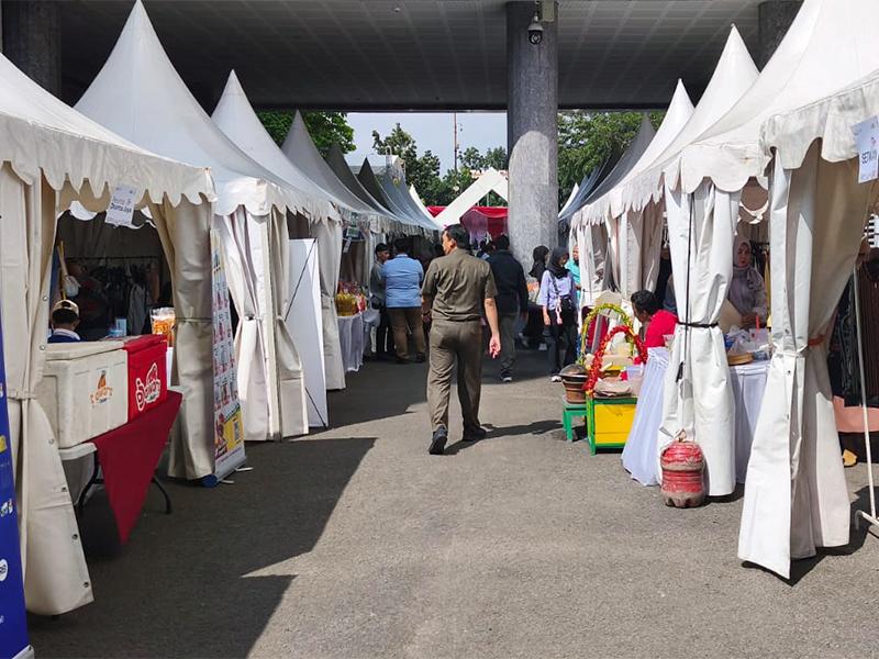 <p>Dalam rangka memeriahkan HUT ke-498 Kota Jakarta, DPRD DKI Jakarta menggelar bazar  Usaha Mikro, Kecil, dan Menengah (UMKM) selama tiga hari. (Dok.Pemprov DKI Jakarta)</p>
