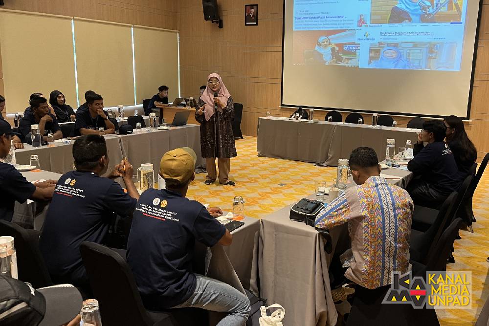 <p>Suasana kegiatan Sosialisasi dan Tindak Lanjut Program Produk Ekspor di Kawasan Transmigrasi Barelang yang diselenggarakan oleh Unpad dan Kementerian Transmigrasi Republik Indonesia di Harris Resort Barelang Batam, pada 12–14 November 2025. (Dok. Kanal Media Unpad/ Dit. PNG Unpad)</p>
