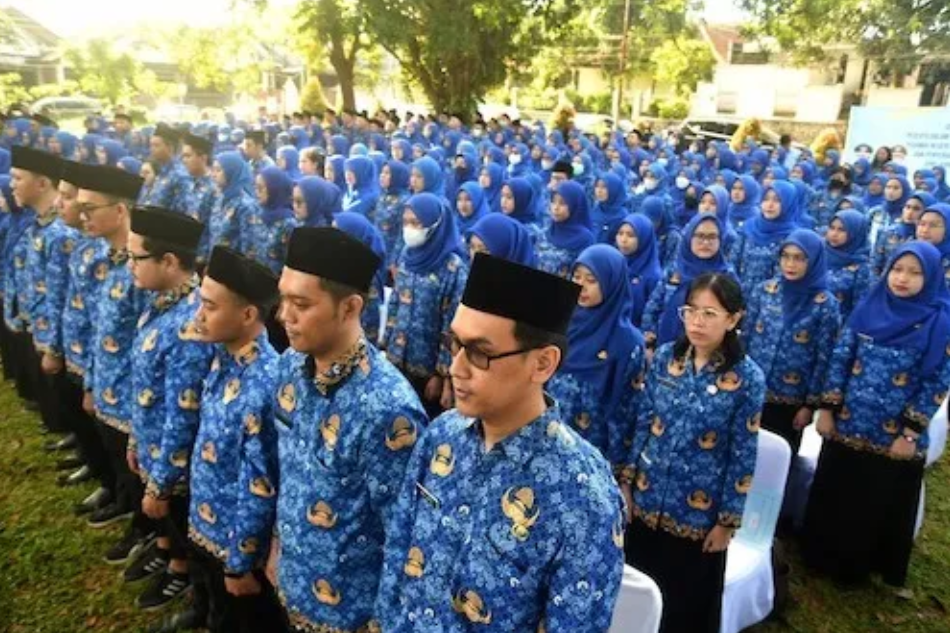 <p>Gaji ASN resmi naik 2025! Berlaku Oktober, cair November dengan rapel. PNS, PPPK, hingga TNI/Polri bakal terima kenaikan plus insentif berbasis kinerja.</p>
