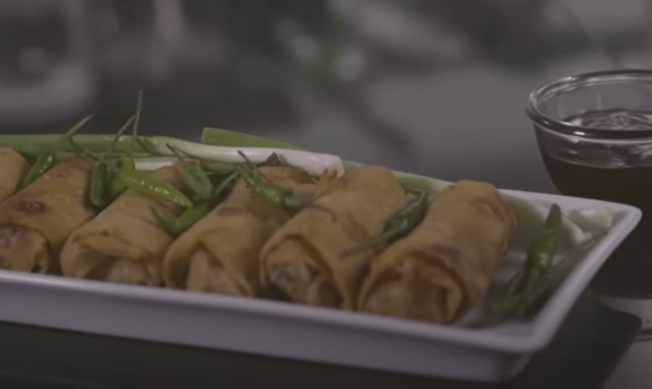 <p>Lunpia Semarang lezat, gurih, dan harum tanpa bau rebung menyengat. Temukan resep, cara membuat, dan tips mengolah rebung agar camilan khas Semarang makin nikmat. Foto Youtube Yongki Gunawan.</p>

<p> </p>

<p> </p>
