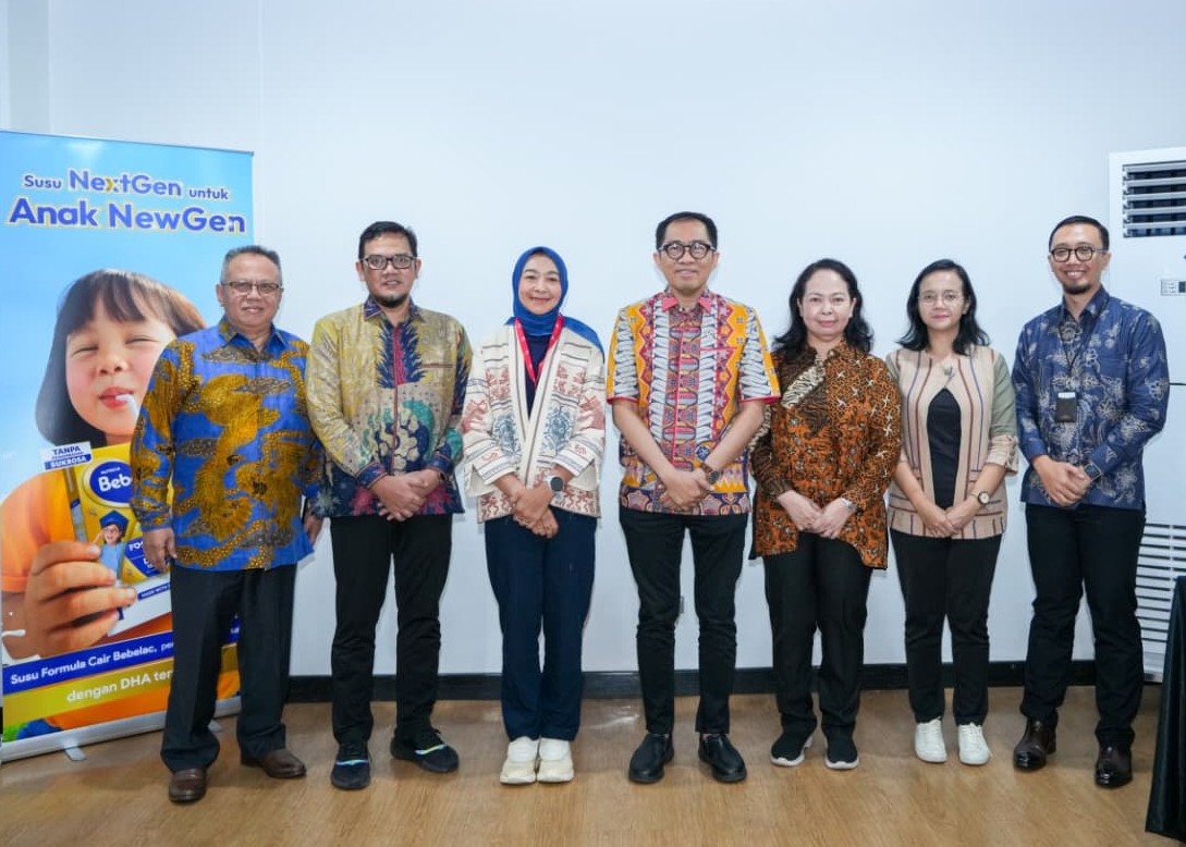 <p>Salah satu agenda menarik dalam rangkaian kegiatan Industrial Festival 2025 adalah melakukan kunjungan pabrik ke perusahaan industri. Tahun ini, para peserta gen Z diajak melihat langsung proses produksi pengolahan susu di Danone Specialized Nutrition Indonesia,  Ciracas Factory, Jakarta Timur. (Dok. Kemenperin)</p>

