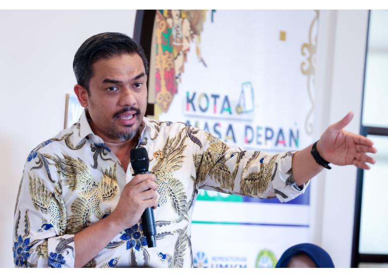 <p>Menteri UMKM Maman Abdurrahman menjadi pembicara dalam acara “Semangat Mewujudkan Pontianak sebagai Kota Masa Depan” di Kedai Kopi Asiang, Pontianak, Kalbar, Senin 2 Juni 2025. (Dok.Kementerian UMKM)</p>
