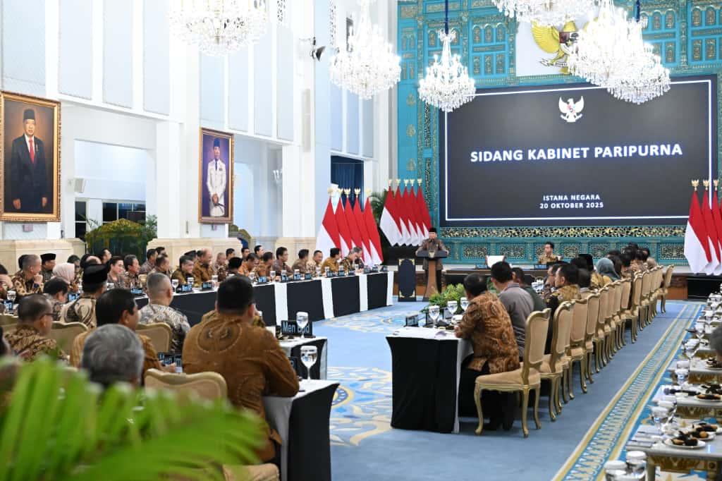 <p>Presiden Prabowo Subianto bersama Wakil Presiden Gibran Rakabuming memimpin Sidang Kabinet Paripurna dalam rangka memperingati satu tahun pemerintahan Kabinet Merah Putih di Istana Negara, Jakarta, Senin, 20 Oktober 2025. (Dok. BPMI Setpres)</p>
