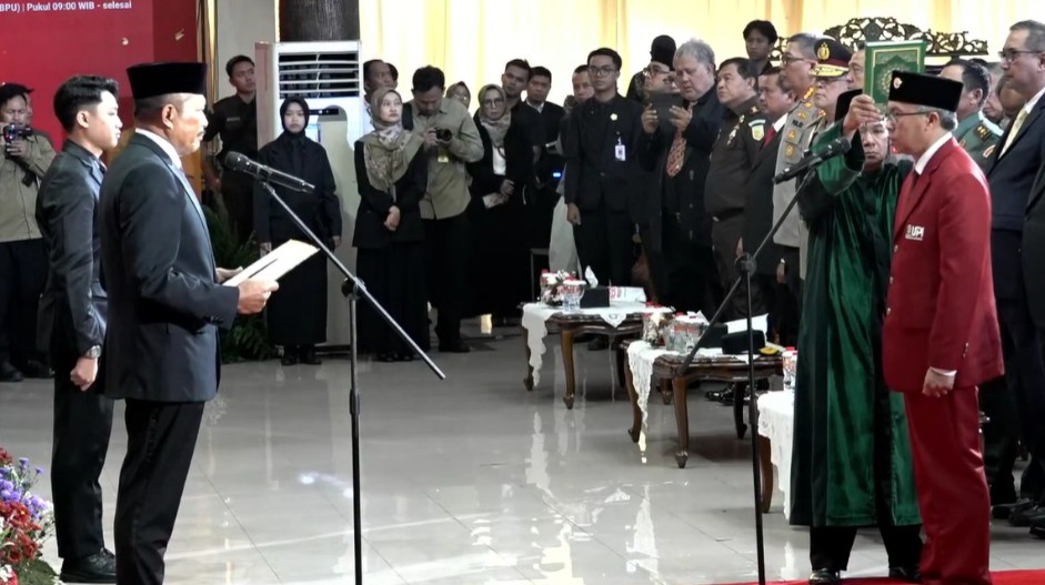 <p>Acara pelantikan Rektor Universitas Pendidikan Indonesia (UPI), Prof. Didi Sukyadi, di Bandung, Jawa Barat. Selasa (17/6/2025) (Dok.UPI)</p>
