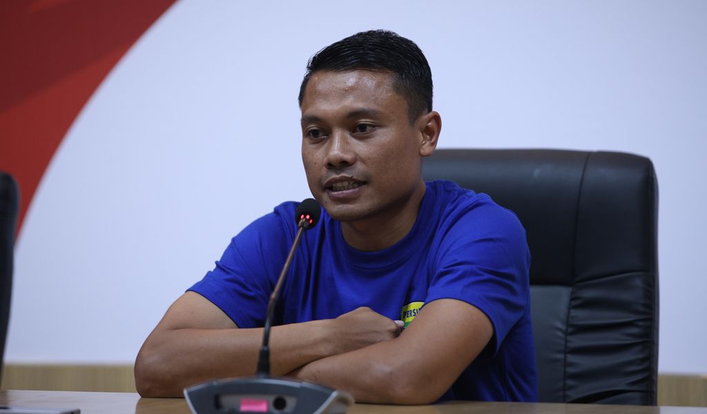 <p>Gelandang senior Maung Bandung, Dedi Kusnandar yang akrab disapa Dado. (Dok.Persib)</p>

<p> </p>
