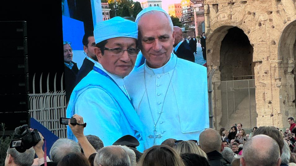 <p>Menag Nasaruddin Umar bersama Paus Leo XIV di Vatikan-Roma. (fDok. Glory)</p>