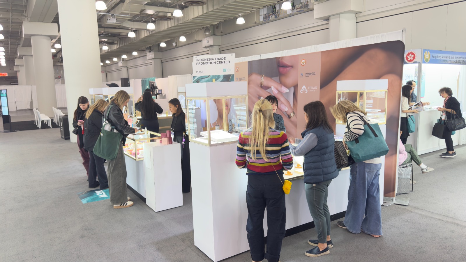 <p>Produk perhiasan unggulan Indonesia menorehkan capaian dalam pameran perhiasan internasional, JA New York 2025, pada 26–28 Oktober 2025 di Javits Center, New York, Amerika Serikat, pada 26–28 Oktober 2025. Pada pameran itu Indonesia mencatat potensi transaksi USD1,87 juta atau sekitar Rp31,12 miliar. (Dok. Kemendag/ ITPC Chicago)</p>
