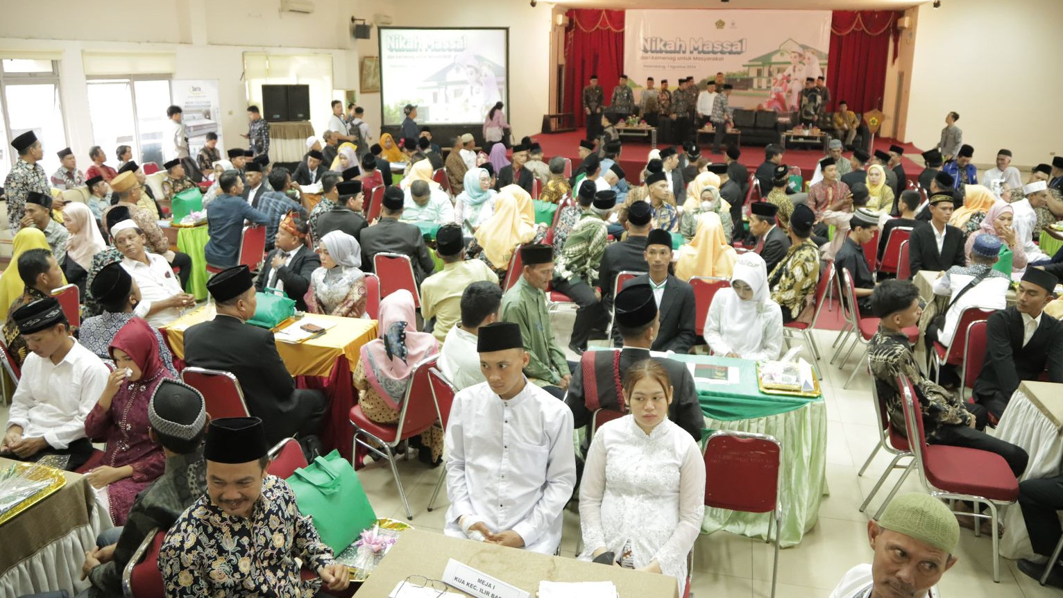<p>Kemenag menggelar nikah massal gratis di Kota Palembang, Sumsel, tahun lalu. (Dok.Kemenag)</p>
