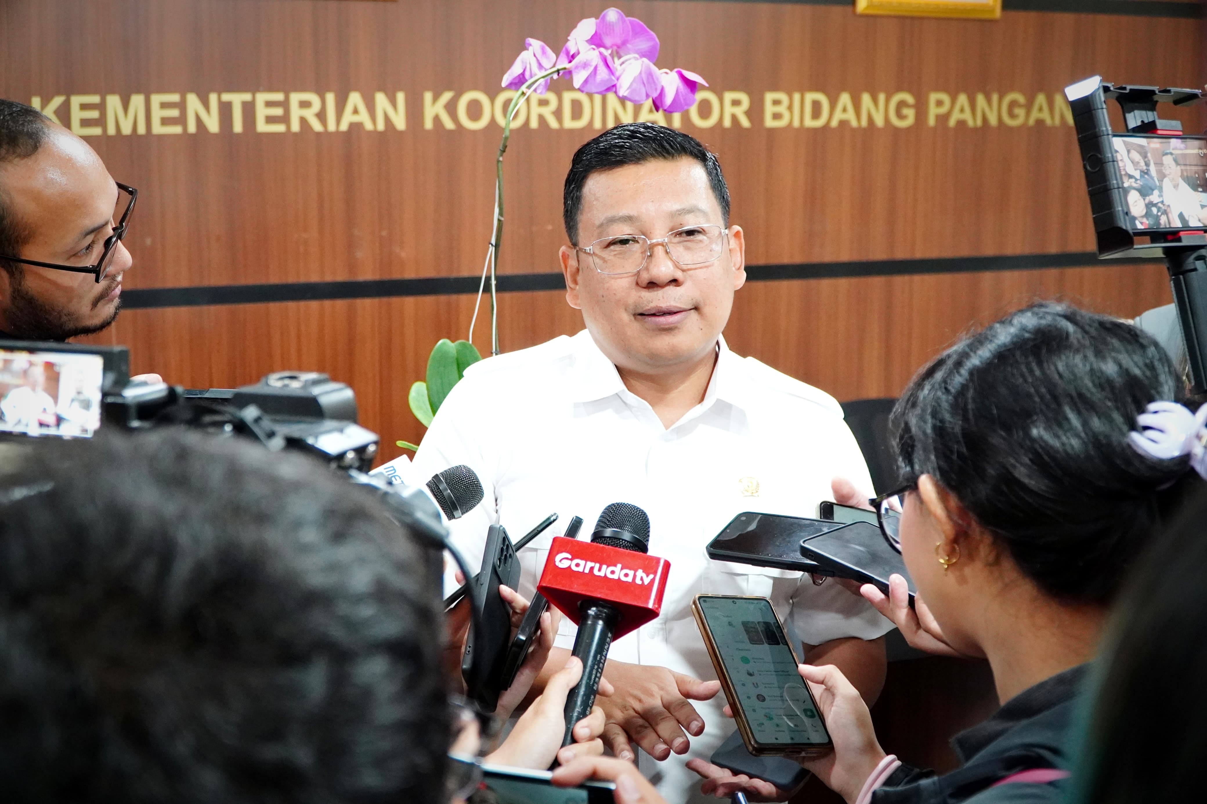 <p>Kepala Bapana/NFA Arief Prasetyo Adi seusai Rapat Koordinasi Terbatas (Rakortas) di Kementerian Koordinator Bidang Pangan, Jakarta, Kamis,  12 Juni 2025. (Dok. Bapanas/NFA)</p>

<p> </p>

