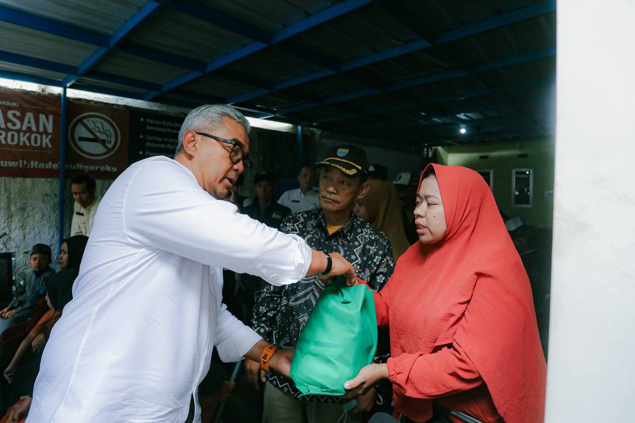 Salurkan Dana Zakat, Baznas Kota Bandung  untuk Berbagai Program Pemberdayaan Masyarakat