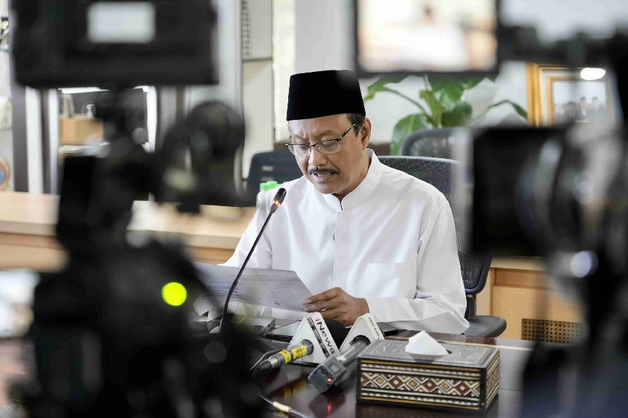 <p>Menteri Sosial (Mensos) Saifullah Yusuf menyampaikan proses evaluasi data penerima yang terindikasi terlibat judi online sebelum penyaluran bansos triwulan 3 tahun 2025. (Foto: Kemensos).</p>
