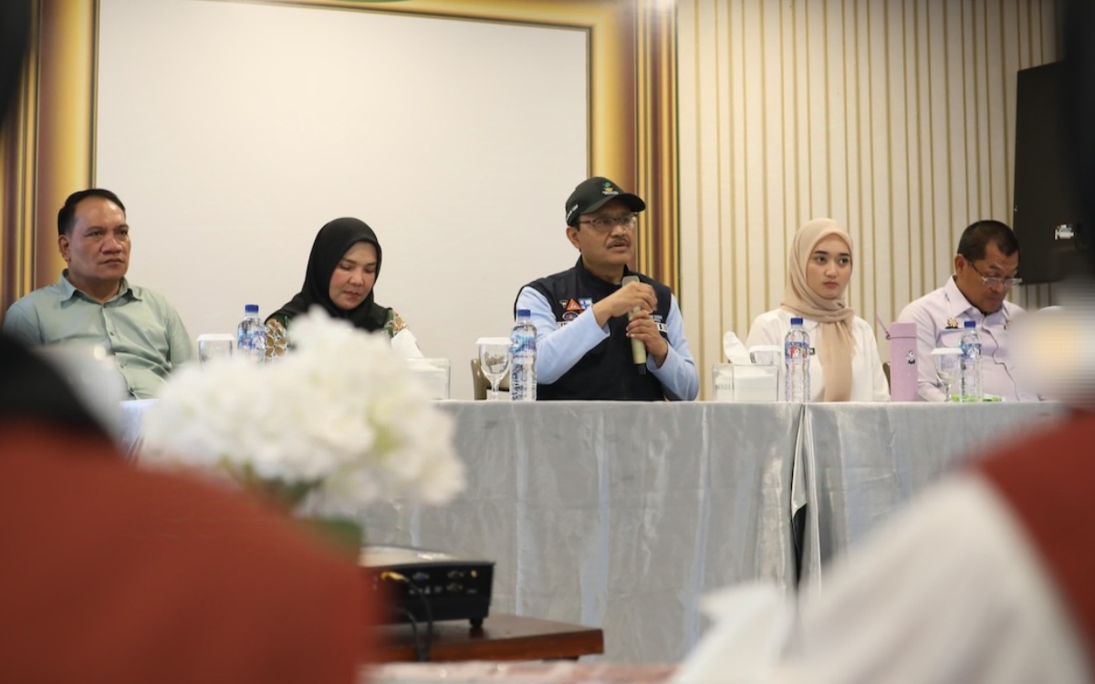 <p>Menteri Sosial Saifullah Yusuf (Gus Ipul) menghadiri pertemuan di Bandar Lampung, membahas paradigma tentang penerimaan bansos (Foto doc : www.kemensos.go.id)</p>
