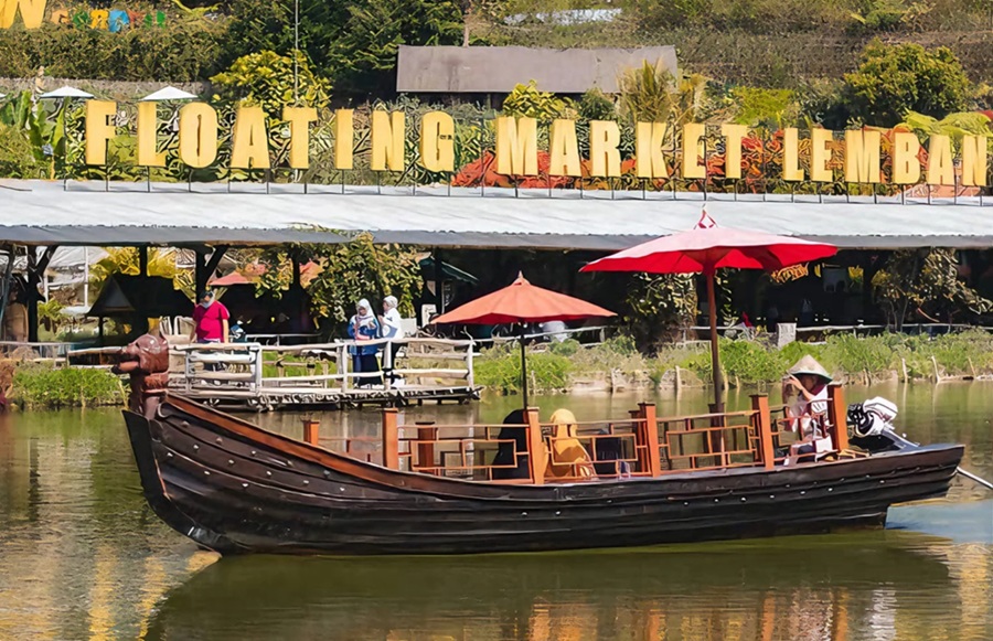 <p>Floating Market. Ini 10 rekomendasi tempat wisata di Bandung yang cocok dikunjungi saat menikmati hari libur bulan September 2025. </p>
