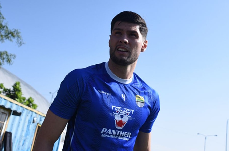 <p>Bek Persib, Julio Cesar puji kemampuan Uilliam Barros dalam hal mencetak gol. (Foto: Persib.co.id).</p>
