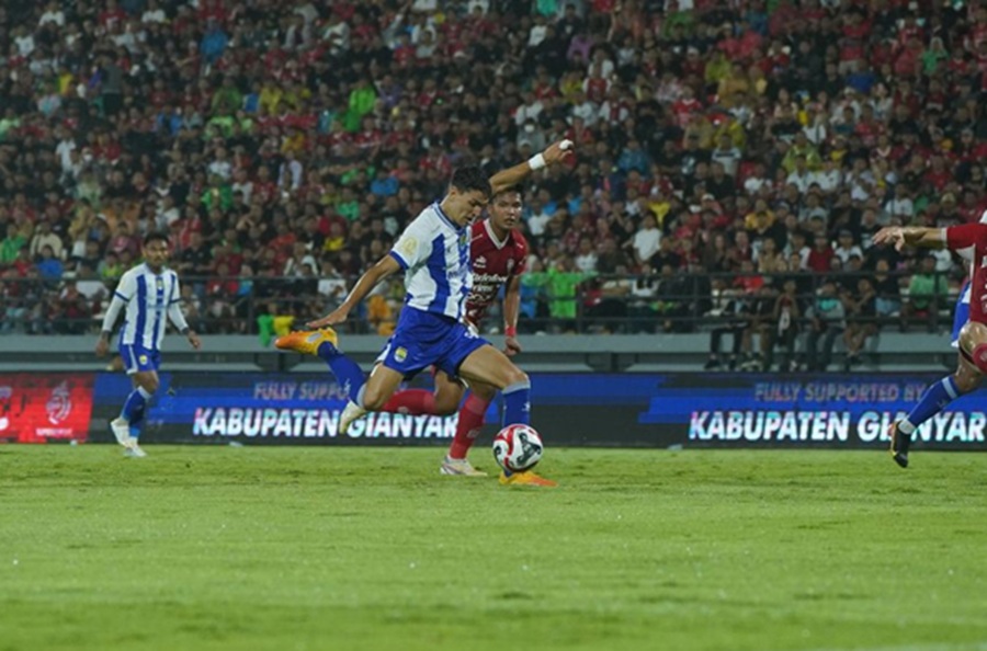 <p>Penampilan bek Persib, Federico Barba dipuji oleh sang pelatih. Foto: Persib.</p>

