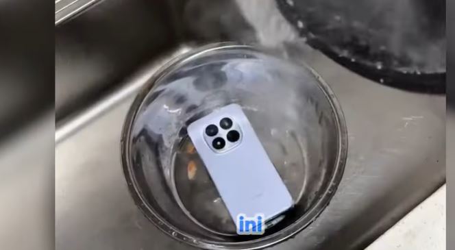 <p>Redmi Note 15 Pro Plus hadir dengan Dragon Crystal Glass, IP69K, Snapdragon 7S, RAM 16 GB, dan baterai 7000 mAh. HP tangguh harga 4 jutaan dengan fitur kelas flagship.</p>
