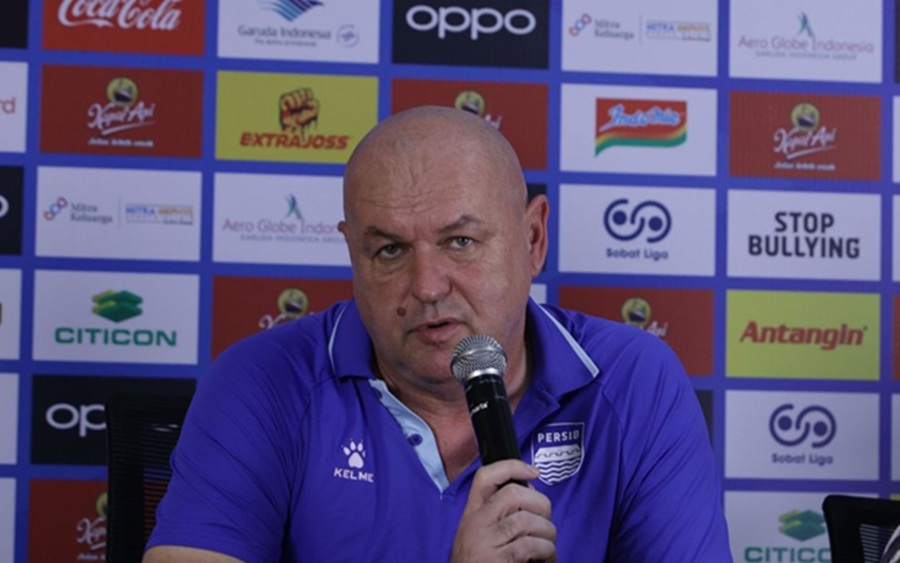 Soal Hasil Persebaya vs Persib, Bojan Hodak Tidak Berkomentar