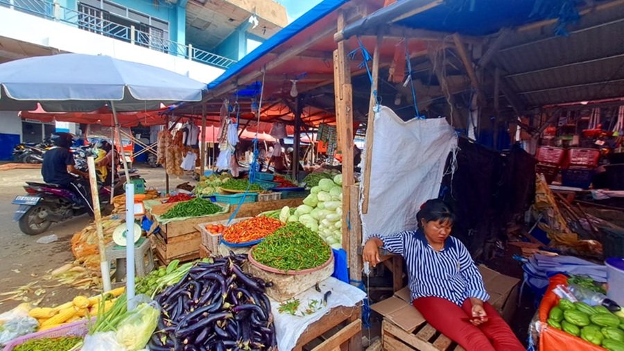 <p>Ilustrasi pedagang pasar tradisional. Melalui program Festival Pasar Rakyat, pedagang di Bengkulu bisa mendapat sertifikat halal gratis. Foto: Rizki Laelani.</p>
