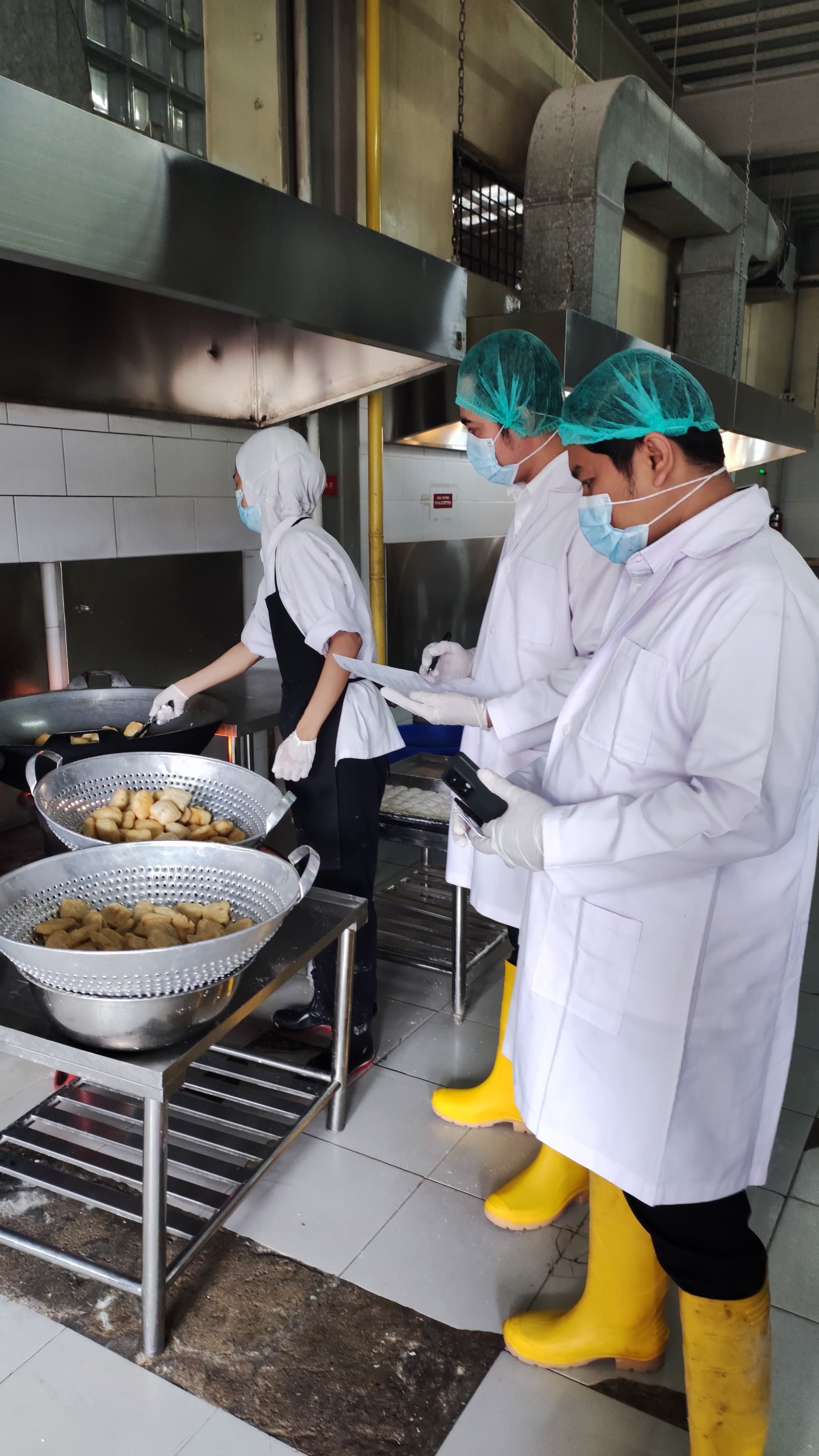 <p>Kementerian Kelautan dan Perikanan akan memberikan kemudahan bagi UMKM untuk mengurus sertifikasi Hazard Analysis and Critical Control Points (HACCP) yang menjadi salah satu dokumen ekspor. (Dok. KKP)</p>
