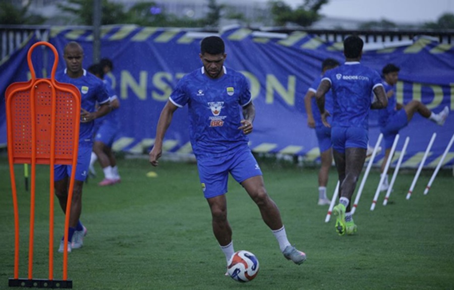 <p>Sejumlah pemain Persib menjalani sesi latihan usai melakoni pertandingan AFC Champions League Two melawan Selangor FC. Foto: Persib.</p>
