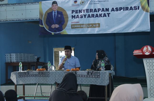 <p>Sebagai wakil rakyat dari Jawa Barat IX, Ujang Bey memperjuangkan suara masyarakat, fokus pada pembangunan sosial, pendidikan, dan kesejahteraan berkeadilan.</p>

<p> </p>
