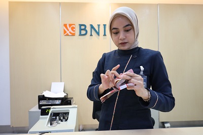<p>Teller KUR BNI. Disetujui lebih cepat! Tips praktis agar KUR BNI bisa disetujui untuk memperlancar usaha anda. Foto: BNI</p>
