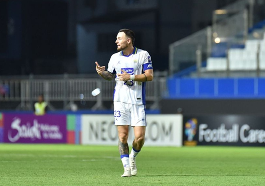 <p>Gelandang Persib, Marc Klok ingin menciptakan sejarah bersama Timnas Indonesia dengan lolos ke putaran final Piala Dunia 2026. (Foto: Persib).</p>
