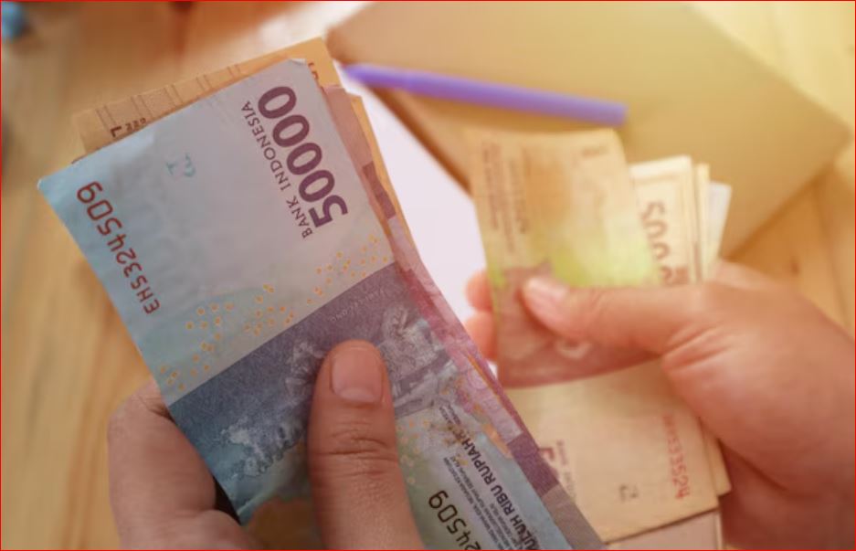 <p>Ilustrasi pencairan bansos BPNT dan PKH tahap 2 tahun 2025. Proses penyaluran terus berjalan, sebagian KPM sudah menerima bantuan. Sabar, pencairan bertahap! Foto: freepik.com</p>
