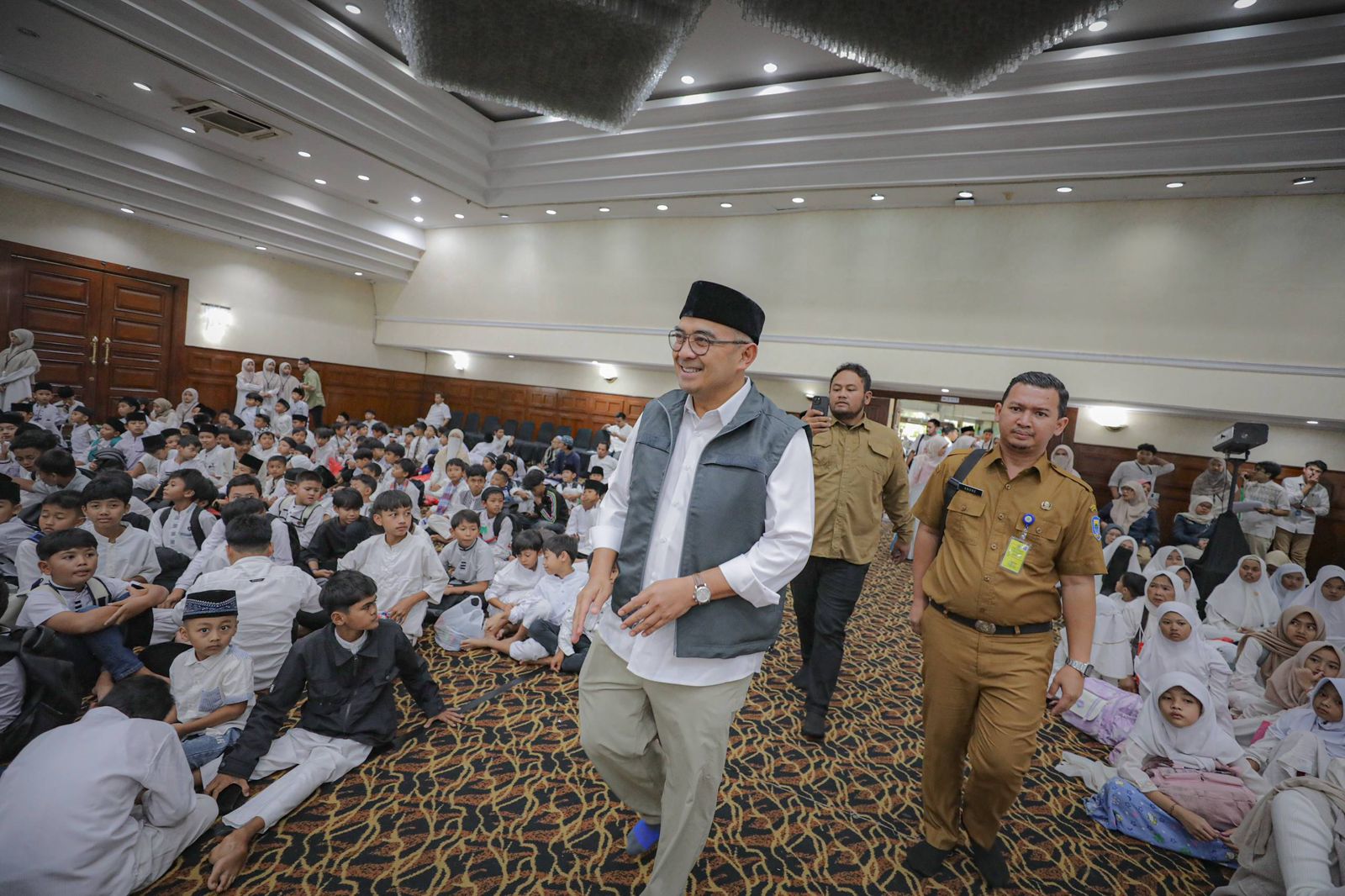 Hadiri Program Ramadan Yayasan Darul Hikam, Wali Kota Farhan Ajak Anak-Anak Pilah Sampah Sejak Dini