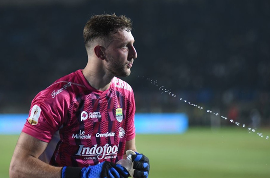 <p>Kiper Persib Bandung, Adam Przybek mengaku antusias dengand debutnya bersama Maung Bandung. (Foto: Persib.co.id).</p>
