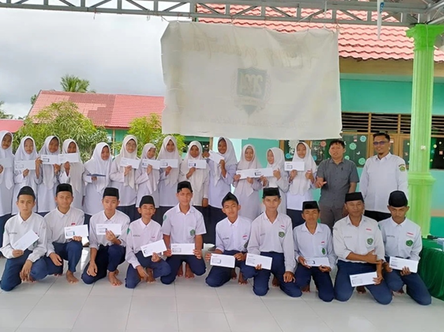 <p>Ilustrasi siswa MI, MTs, dan MA penerima PIP Madrasah. Berikut kententuan hingga juknis PIP Madrasah 2025. (Foto: Kemenag HSU)</p>
