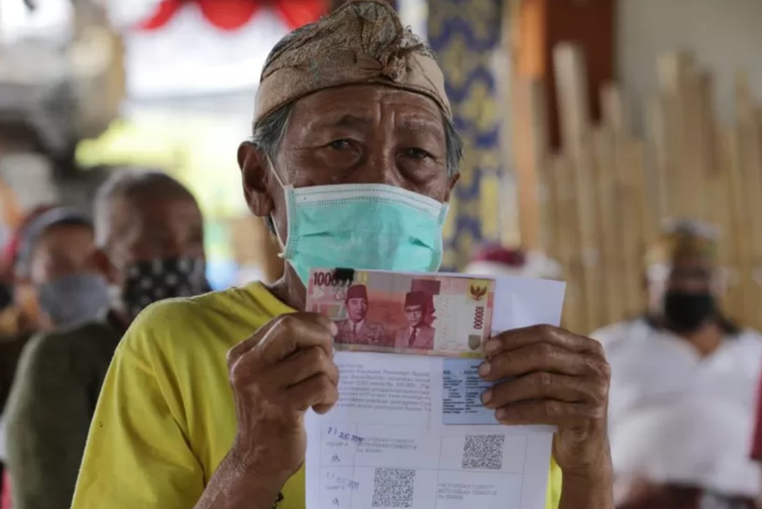 <p>Dulu ia hampir menyerah jalankan UMKM-nya. Kini, bansos PKH & BPNT tahap 2 jadi harapan baru. Kamu juga penerima? Yuk cek nama kamu sekarang dan jangan lewatkan!</p>
