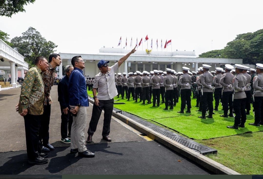 <p>Ketua Panitia peringatan Hari Ulang Tahun (HUT) ke-80 Kemerdekaan Republik Indonesia yang juga Menteri Sekretaris Negara (Mensesneg) Prasetyo Hadi menghadiri Gladi kotor kedua di halaman Istana Merdeka, Jakarta,  Rabu, 13 Agustus 2025 yang berjalan lancar. (Dok. BPMI Setpres)</p>

