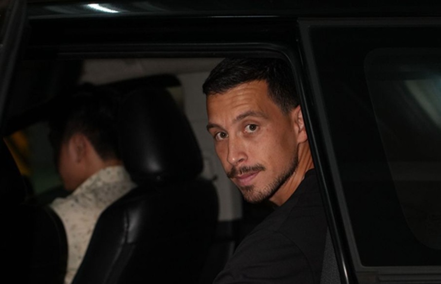 <p>Thom Haye tiba di Bandung dan akan segera mengikuti sesi latihan bersama Persib, sementara itu Zalnando dipinjamkan ke Persita. (Foto: Persib).</p>
