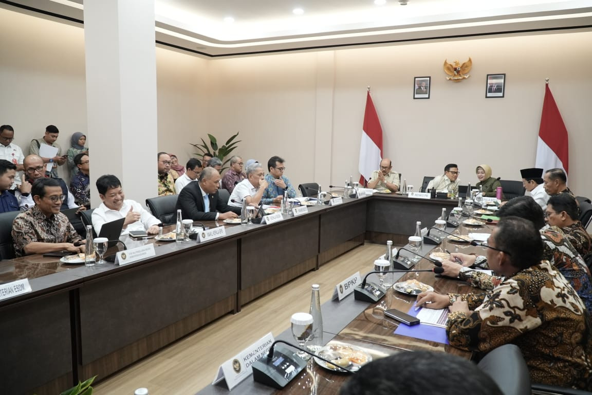 <p>Ilustrasi Ground Checking DTSEN, Wamensos Agus Jabo Kordinasi Lintas Sektor. Bantuan sosial 2025 sudah cair, tapi banyak warga belum klaim.Cek aplikasi bansos sekarang sebelum dana hangus dan kesempatan terlewat. Foto kemensos.go.id. </p>

<p> </p>
