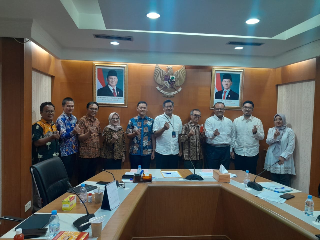 <p>Direktur Jenderal Industri Agro Kemenperin, Putu Juli Ardika menghadiri  Rapat Kick Off Kerja Sama Riset Kolaboratif antara Masyarakat Perkelapasawitan Indonesia (MAKSI) dengan PT Kimia Farma Tbk di Jakarta, Jumat, 9 Mei 2025. (Dok. Kemenperin)</p>
