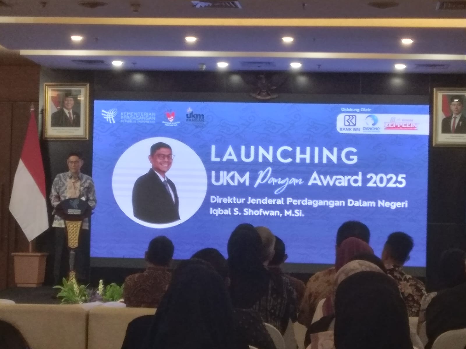<p>Direktur Jenderal Perdagangan Dalam Negeri (Dirjen PDN) Kemendag, Iqbal S Shofwan dalam peluncuran (Launching) UKM Pangan Award 2025 di Auditorium Kemendag Jakarta, Selasa, 20 Mei 2025. (Dok. Sokoguru/Rosmery)</p>

<p> </p>
