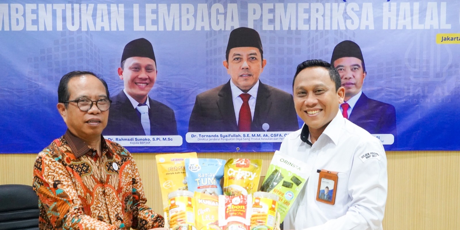 <p>Pada Focus Group Discussion (FGD) bertema Kebijakan dan Mekanisme Pembentukan Lembaga Pemeriksa Halal (LPH)  di Balai Besar Pengujian Penerapan Produk Kelautan dan Perikanan (BBP3KP) Jakarta, KKP menginisiasi gagasan pembentukan Lembaga Pemeriksa Halal (LPH), Rabu, 20 Agustus 2025. (Dok. KKP)</p>
