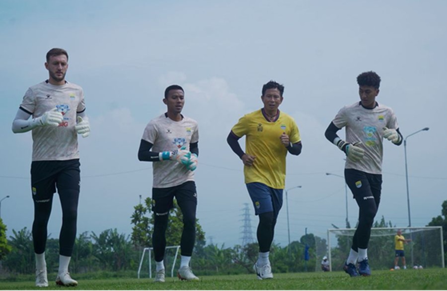 <p>Kiper Persib, Teja Paku Alam tak ingin sedikit pun lengah menghadapi Bali United meski dibenturkan dengan jadwal kompetisi yang padat. Foto: Persib.</p>