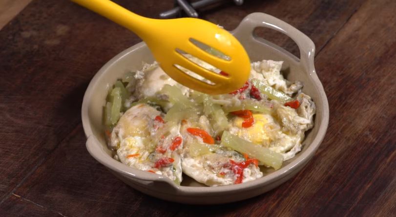 <p>Cicipi Gulai Telur Putih khas Padang! Lembut, gurih, dan mudah dibuat di rumah. Resep rahasia menu tradisional yang jarang diketahui siap dinikmati! Foto SS YouTube Masak TV.</p>
