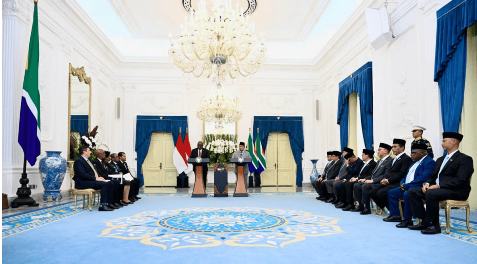<p>Presiden Prabowo Subianto dan Presiden Afrika Selatan Matamela Cyril Ramaphosa  menyampaikan pernyataan pers bersama, di Istana Merdeka, Jakarta, Rabu, 22 Oktober 2025. (Dok. BPMI Setpres/Cahyo)</p>

<p> </p>

