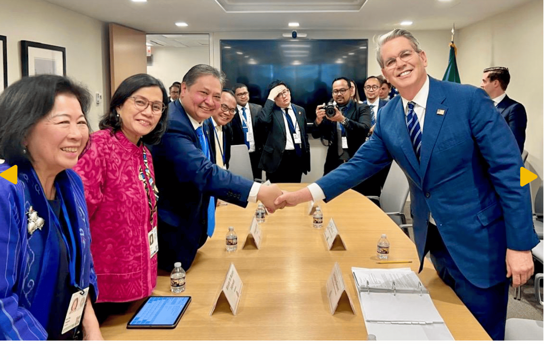 <p>Ketua Delegasi dan Koordinator Perundingan atas Kebijakan Tarif AS yang juga Menteri Koordinator Bidang Perekonomian Airlangga Hartarto mengadakan pertemuan dengan  Menteri Keuangan (US Secretary of Treasury), Scott Bessent di Washington, DC, Kamis, 24 April sore waktu setempat. (Dok. Kemenko Ekonomi)</p>
