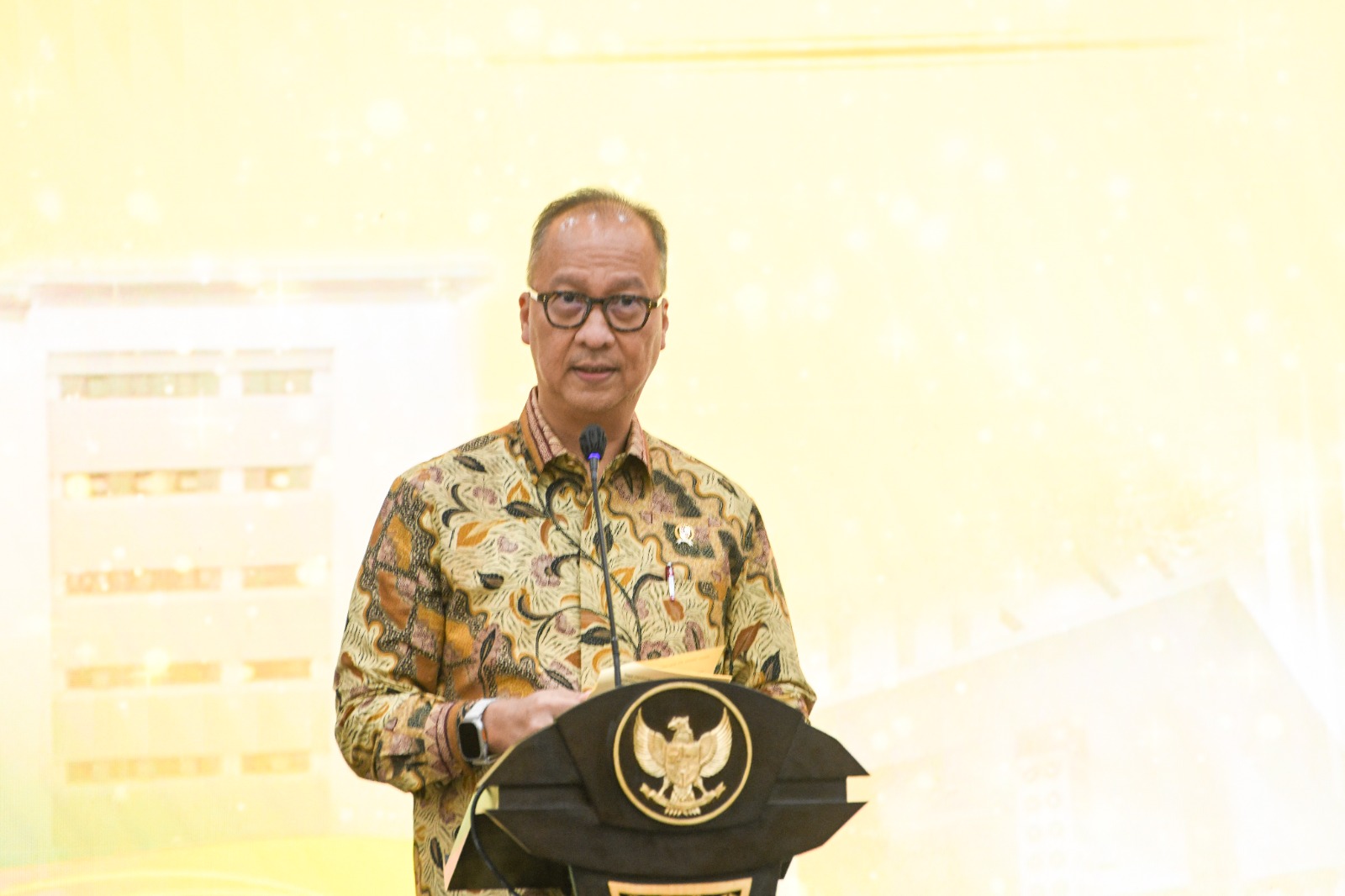 <p>Menteri Perindustrian Agus Gumiwang Kartasasmita menekankan pentingnya memitigasi risiko dampak perang Iran-Israel pada industri, terutama ketergantungan industri dalam negeri pada energi impor sebagai bahan baku maupun komponen input produksi. (Dok. Kemenperin)</p>
