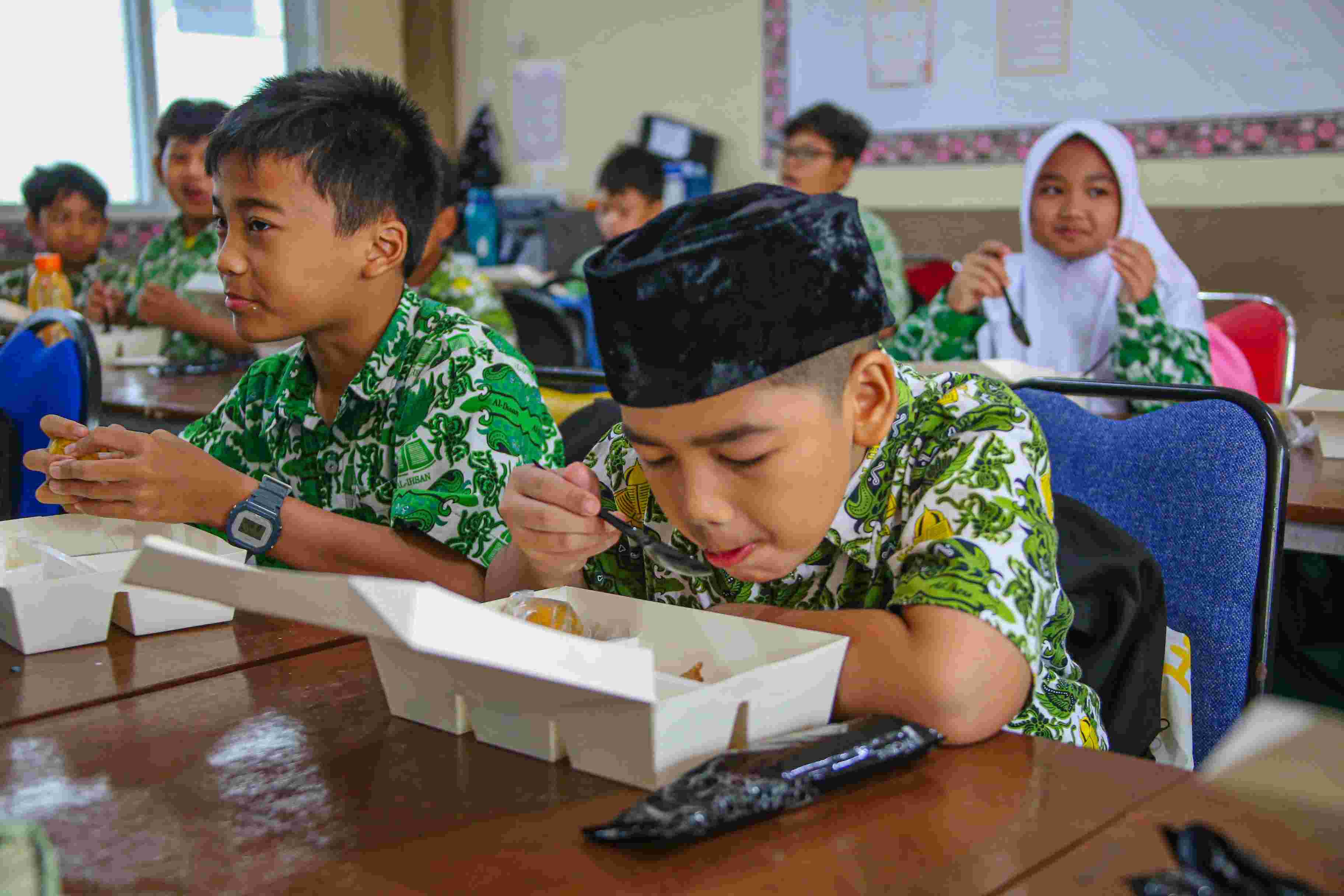 <p>Ilustrasi makan bergizi gratis di sekolah. (Dok. Istimewa)</p>
