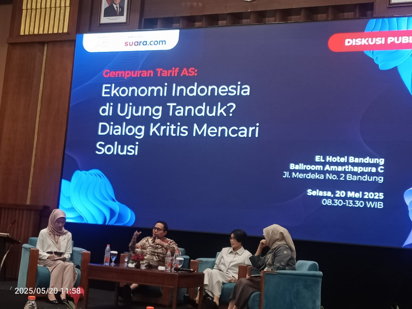 <p>Diskusi publik bertajuk “Gempuran Tarif AS: Ekonomi Indonesia di Ujung Tanduk? Dialog Kritis Mencari Solusi” yang digelar Core Indonesia dan Suara.com di Ballroom Amarthapura, El Hotel Bandung, Selasa 20 Mei 2025. (Sokoguru.id/Deri Dahuri)</p>

