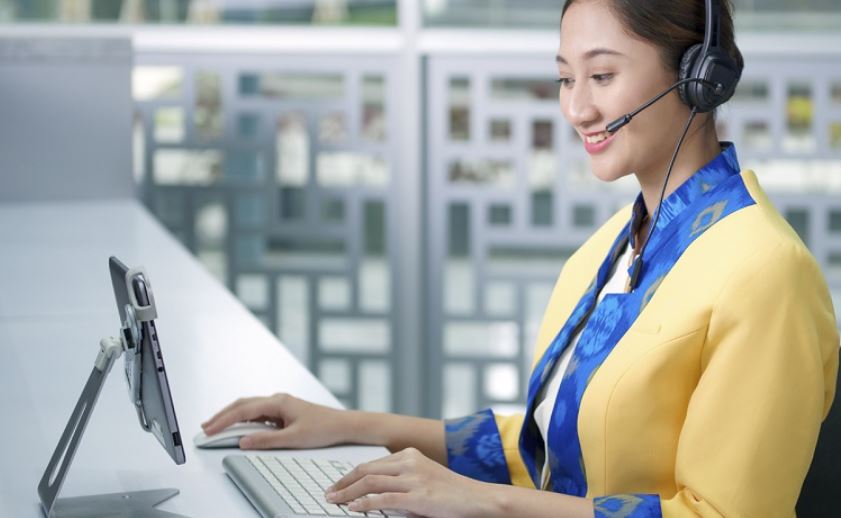 <p>Teller yang sedang melayani pelanggan BCA secara online. Mau ajukan KUR BCA tanpa agunan? Yuk, ikuti panduan lengkapnya lewat website resmi biar prosesnya aman, cepat, dan pasti. Foto: BCA</p>

