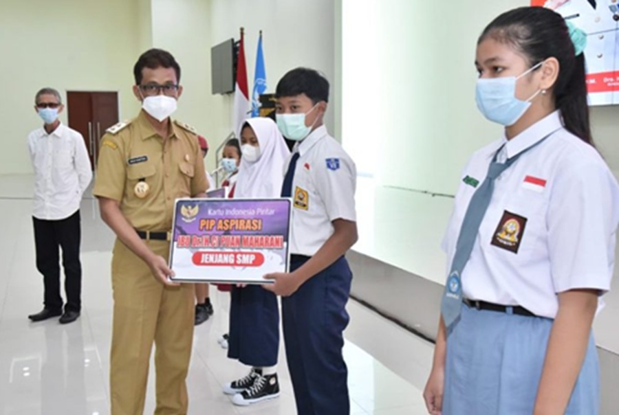 <p>Ilustrasi siswa penerima PIP. Berikut ini syarat dan cara daftar bantuan PIP bagi siswa baru akan mendapat dana bantuan hingga Rp900 ribu. (Foto: Sukoharjokab.go.id).</p>
